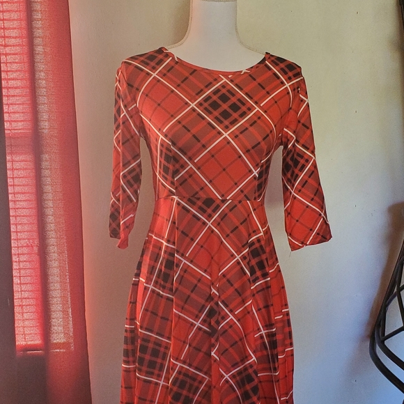 Half Sleeve Plaid Casual Flared Dress - Picture 5 of 7